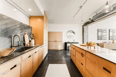$1,649,000 | 510 South Hewitt Street, Unit 107, Los Angeles, CA 90013