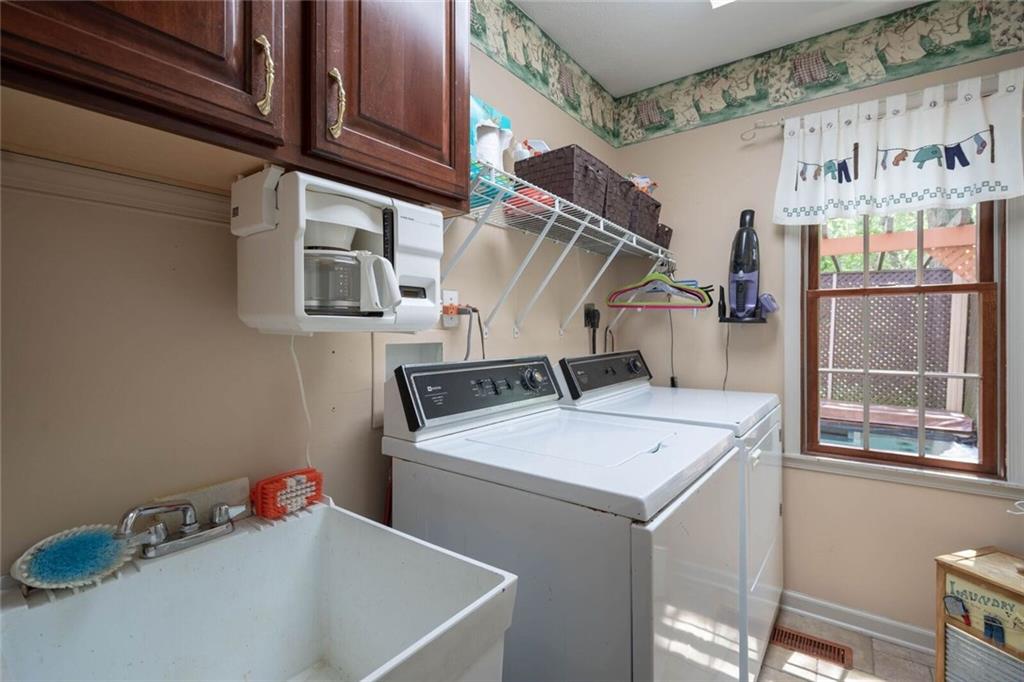 585 McCombs Road Venetia, PA 15367 - Photo 15 of 25