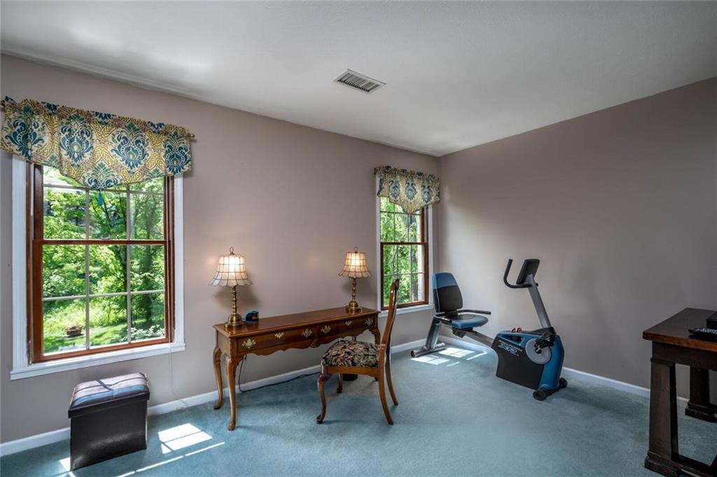 585 McCombs Road Venetia, PA 15367 - Photo 20 of 25