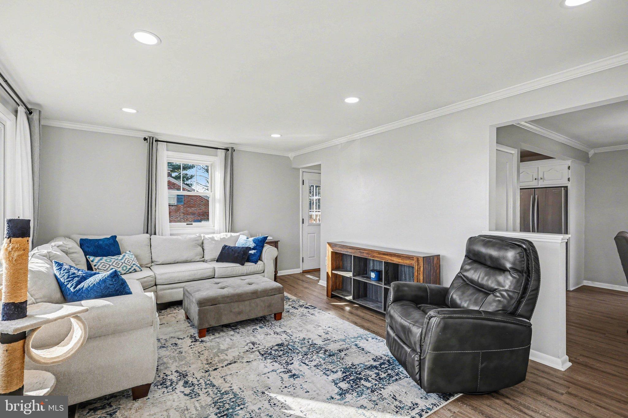 2848 Kissel Hill Road Lancaster, PA 17601 - Photo 20 of 36 a living room with furniture and a window