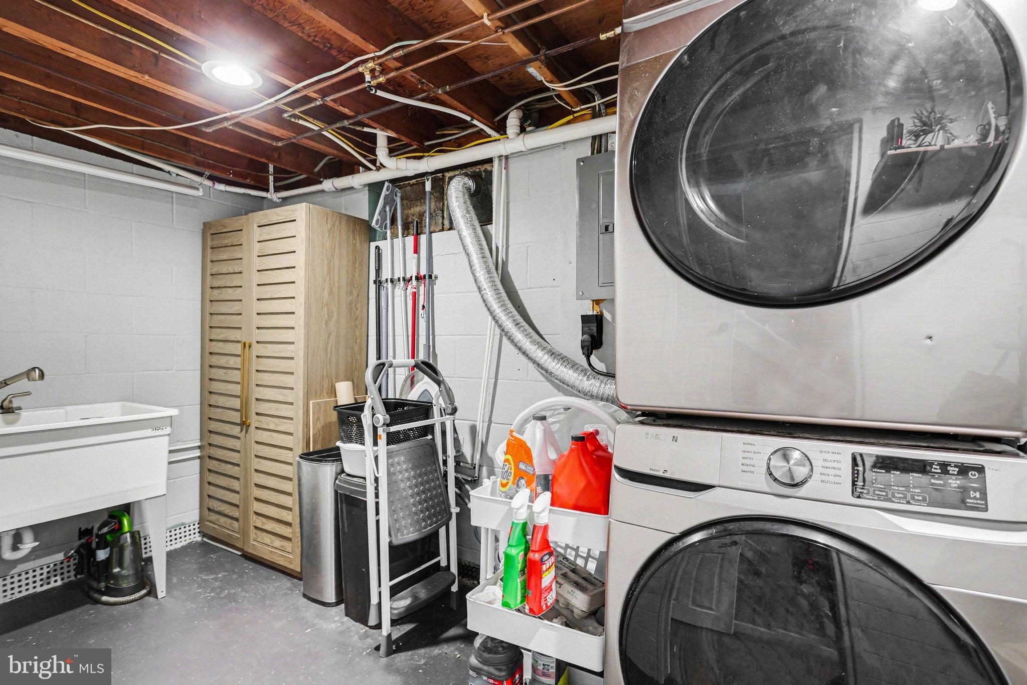 2848 Kissel Hill Road Lancaster, PA 17601 - Photo 27 of 36 a utility room with dryer and washer