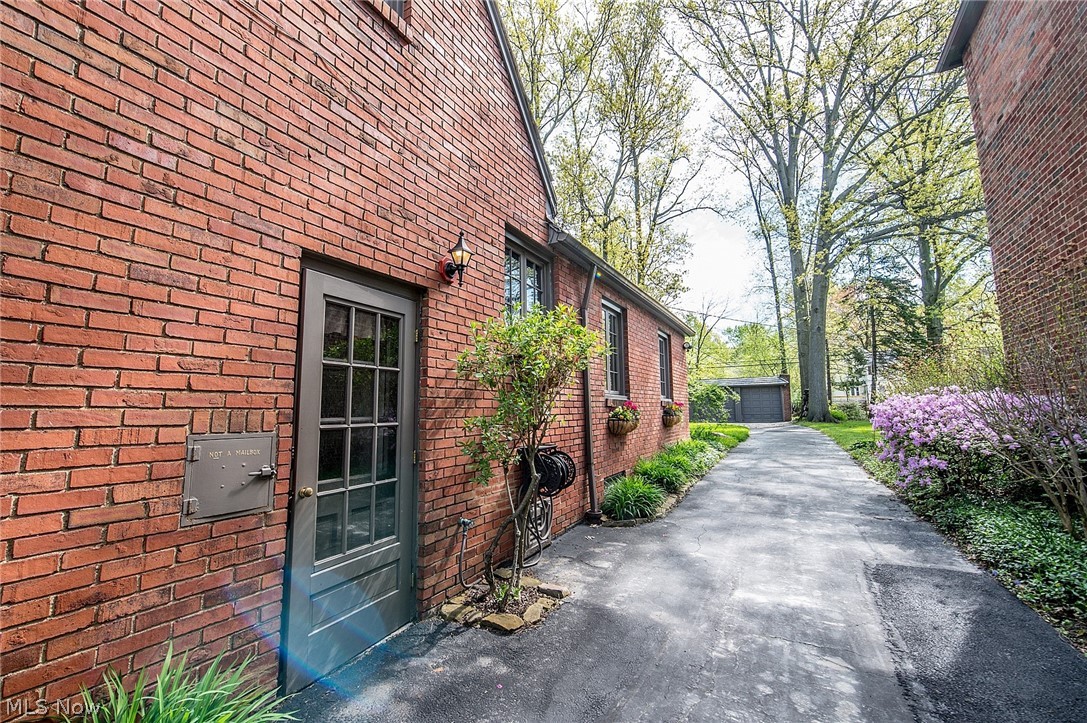 971 Englewood Road Cleveland Heights, OH 44121 - Photo 27 of 31