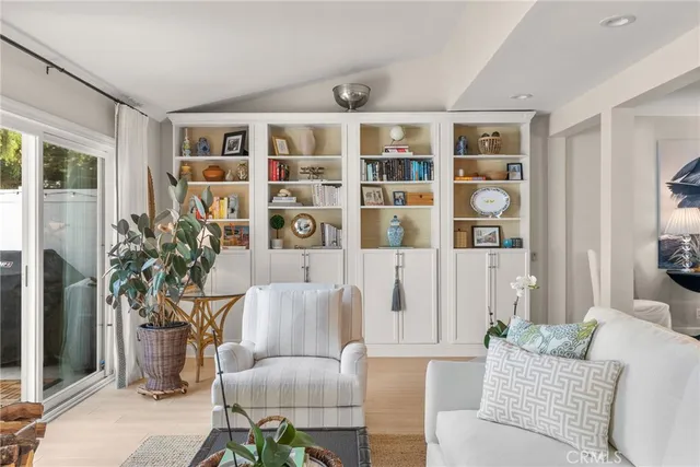 $5,750 | 372 Plaza Estival, San Clemente, CA 92672