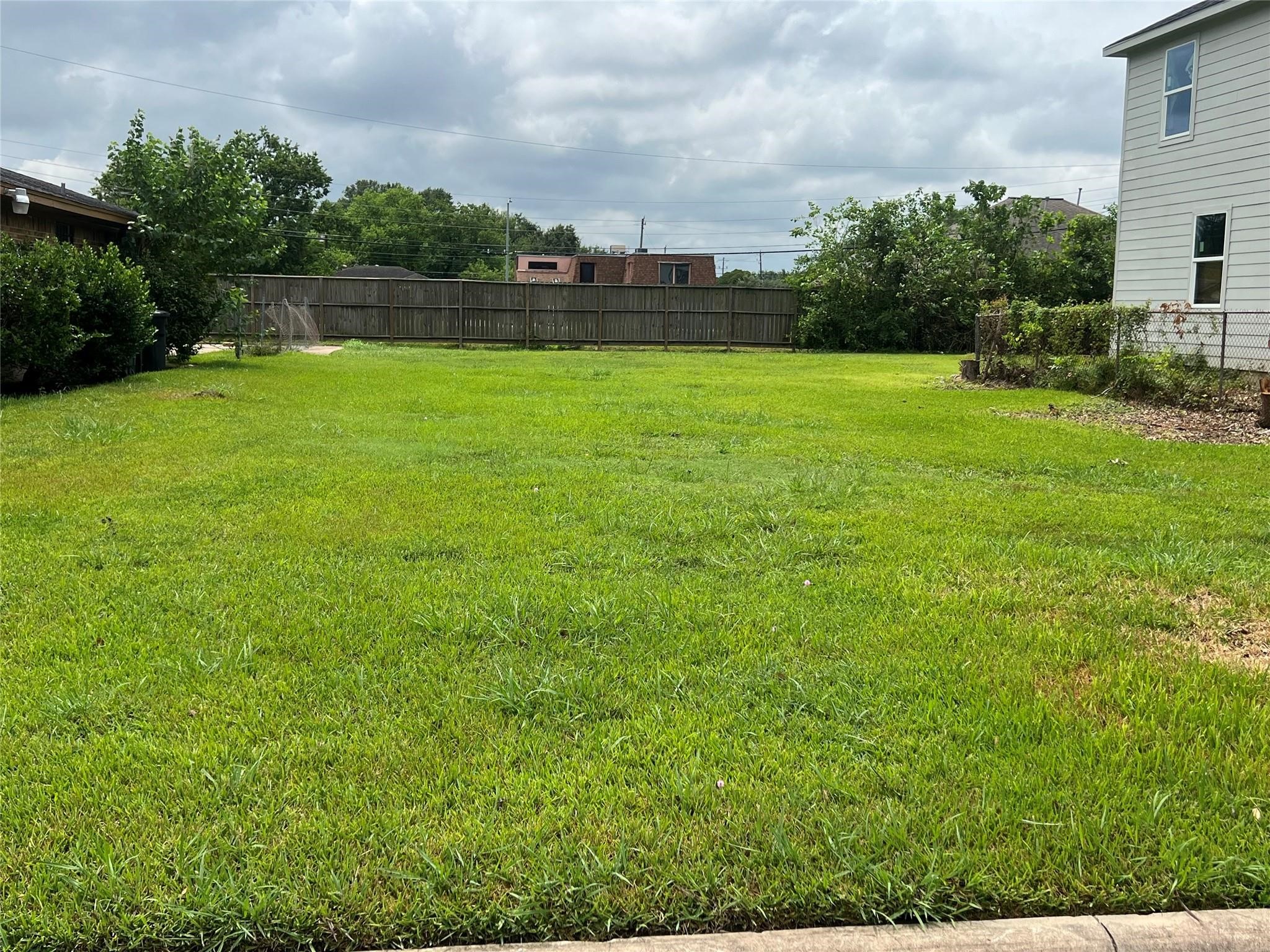 4810 Lingonberry Street Houston, TX 77033 - Photo 4 of 7