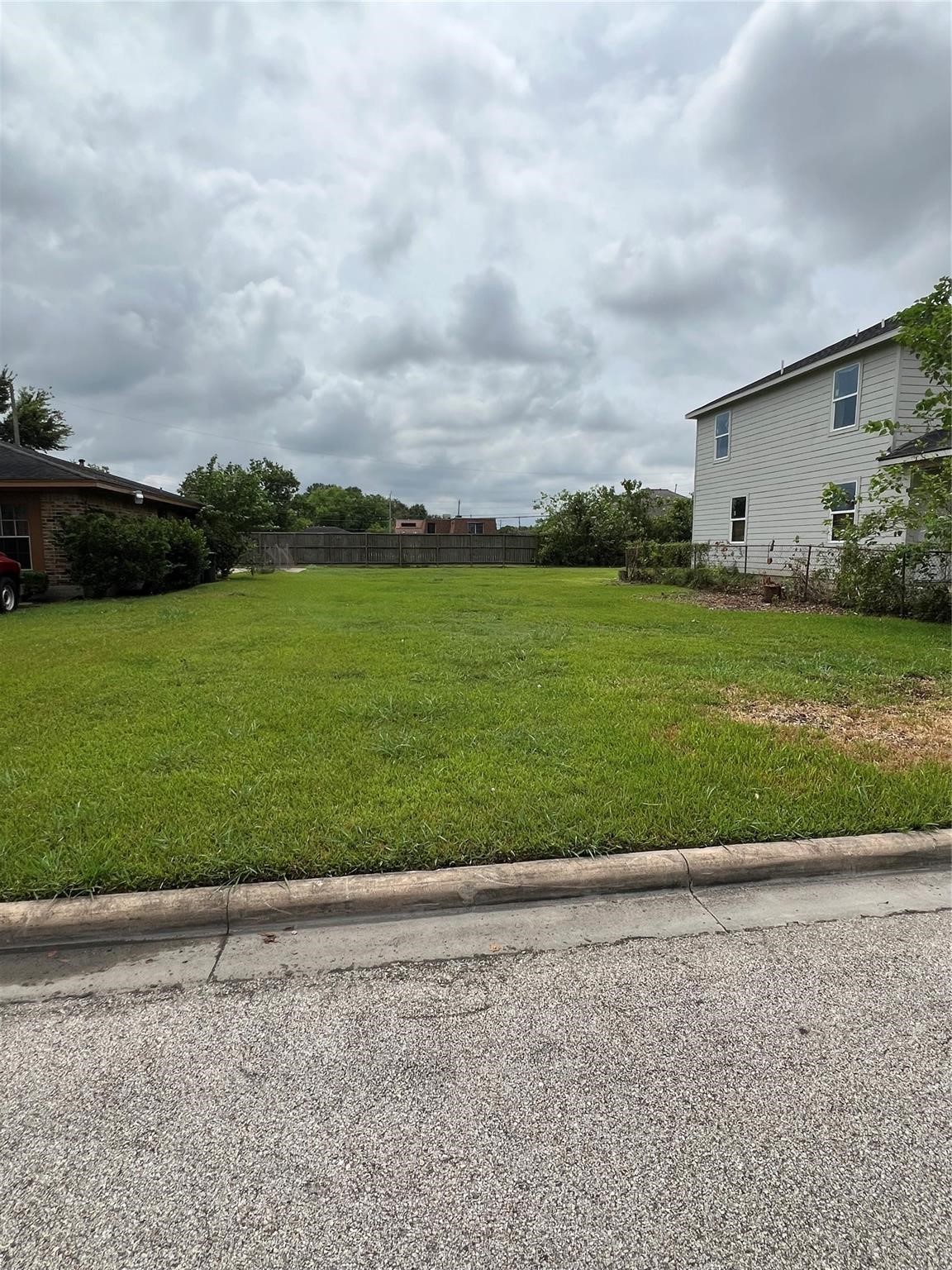 4810 Lingonberry Street Houston, TX 77033 - Photo 5 of 7