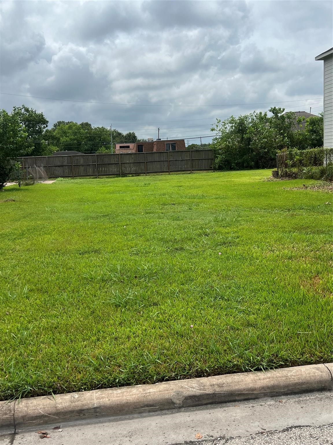 4810 Lingonberry Street Houston, TX 77033 - Photo 6 of 7