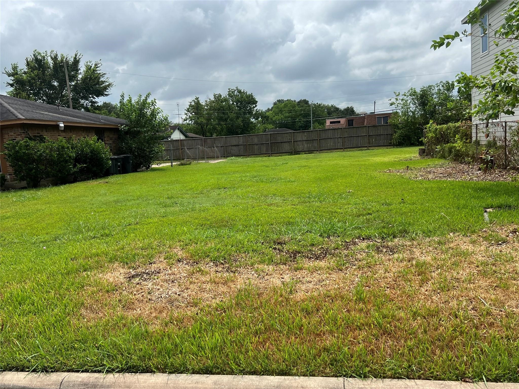 4810 Lingonberry Street Houston, TX 77033 - Photo 7 of 7