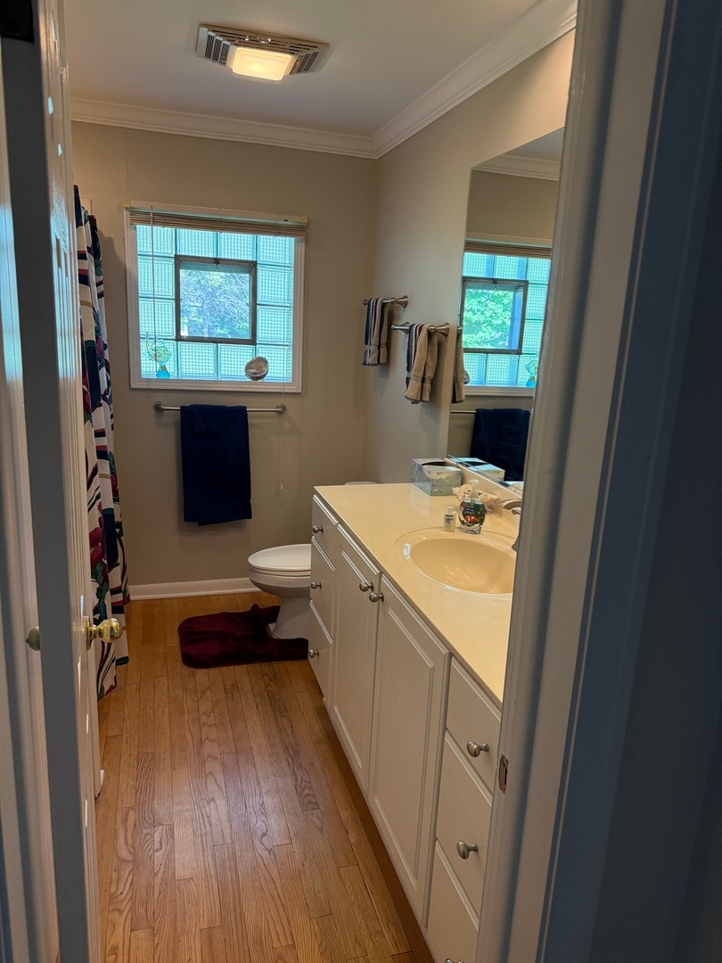 140 East Hillside Road Barrington, IL 60010 - Photo 13 of 17 a room with sink washer and dryer