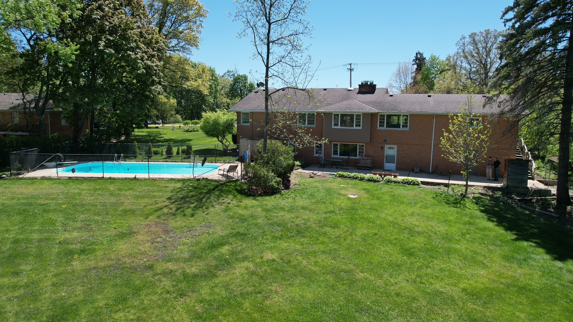 140 East Hillside Road Barrington, IL 60010 - Photo 4 of 17 a view of a house with a yard