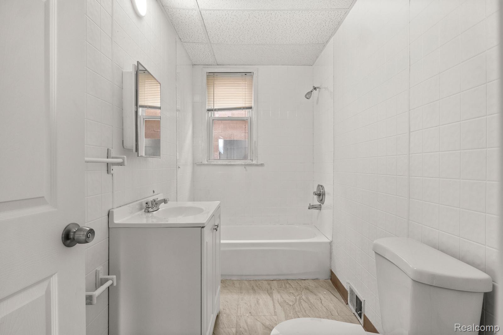 6203 Chase Road Dearborn, MI 48126 - Photo 8 of 8 6203 Chase Studio (8).jpeg