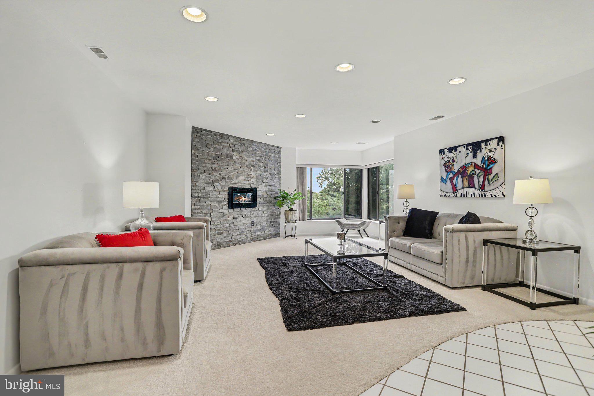 3041 Fallstaff Road, Unit 505D Baltimore, MD 21209 - Photo 2 of 26 Living Room