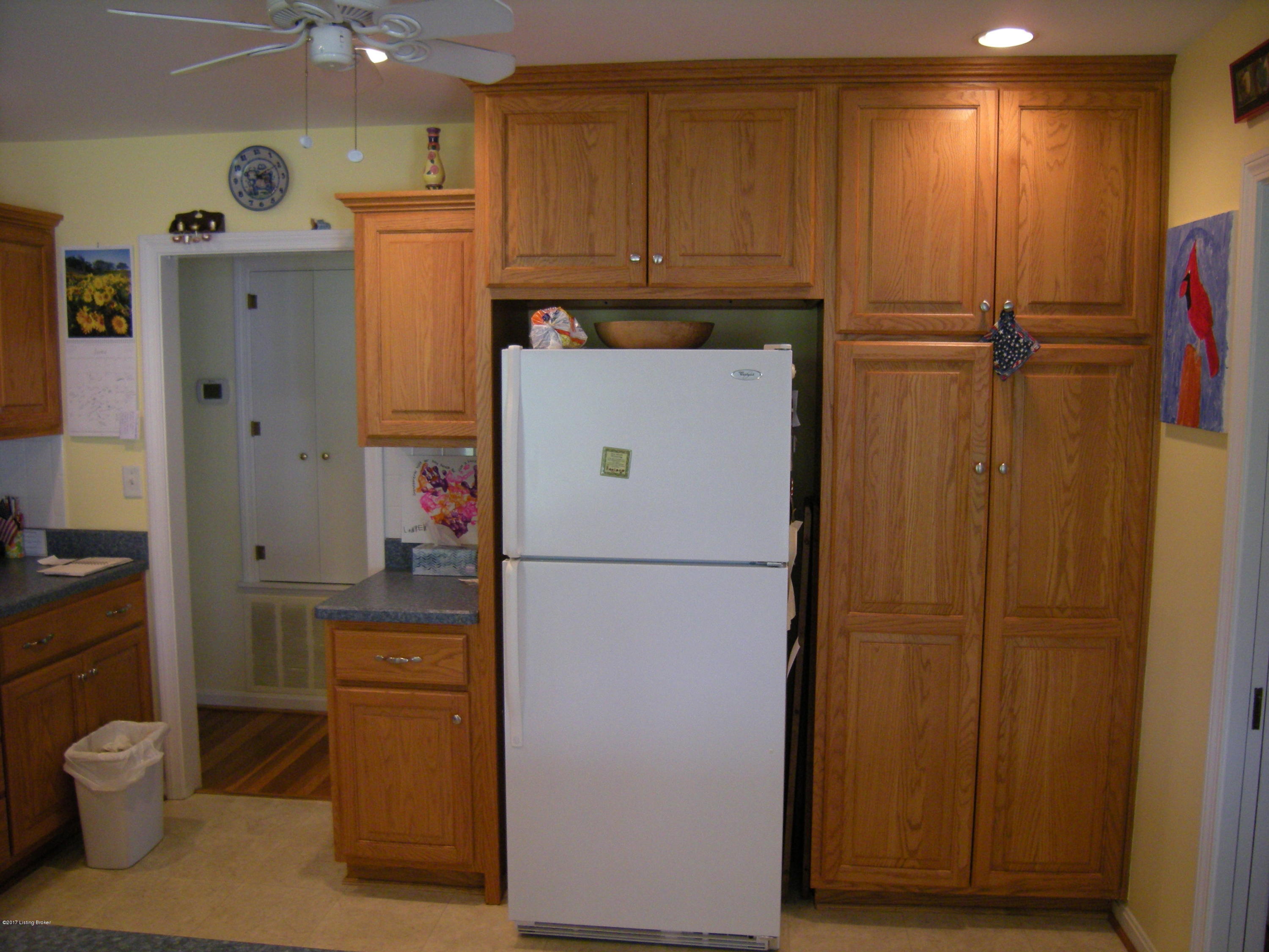6809 Greenlawn Road Louisville, KY 40222 - Photo 6 of 27 6 KITCHEN