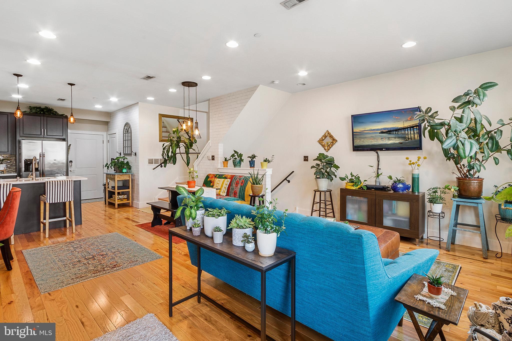 18 West Thompson Street, Unit A Philadelphia, PA 19125 - Photo 2 of 26