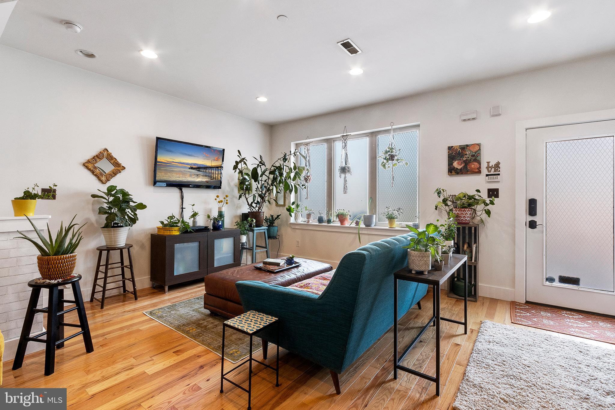 18 West Thompson Street, Unit A Philadelphia, PA 19125 - Photo 3 of 26