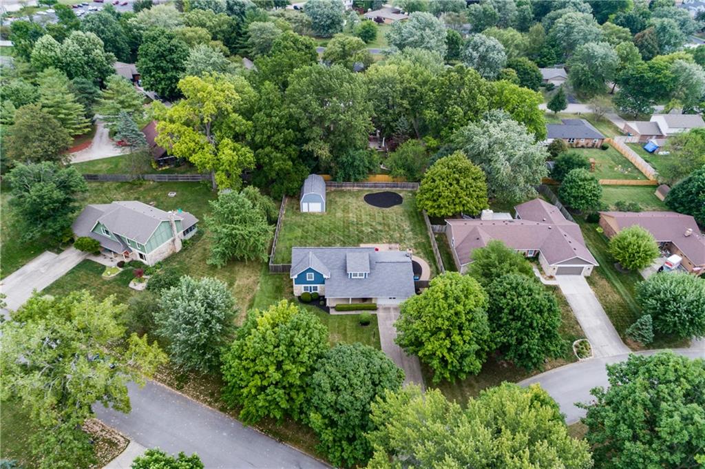 9711 Sycamore Road Carmel, IN 46032 - Photo 4 of 30 Gallery Image 4