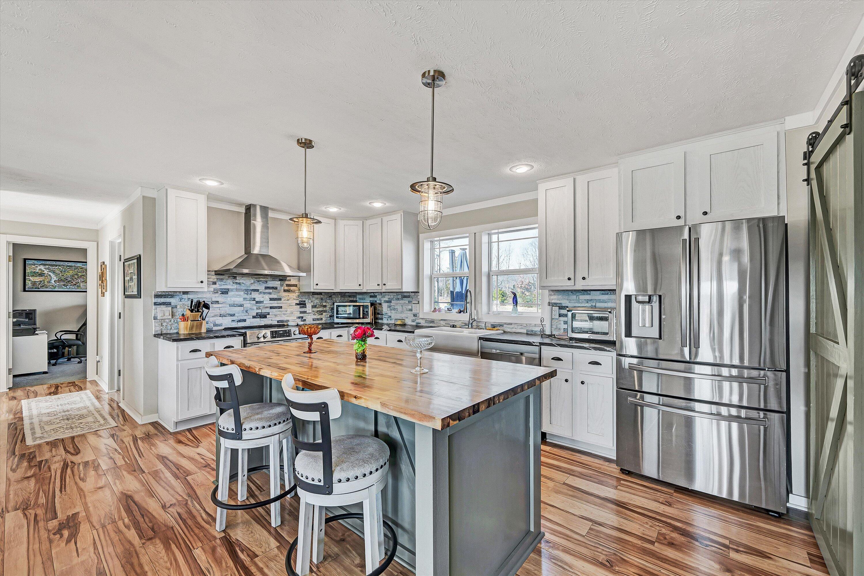 1675 Airport Road Moneta, VA 24121 - Photo 14 of 45 08-DSC00022