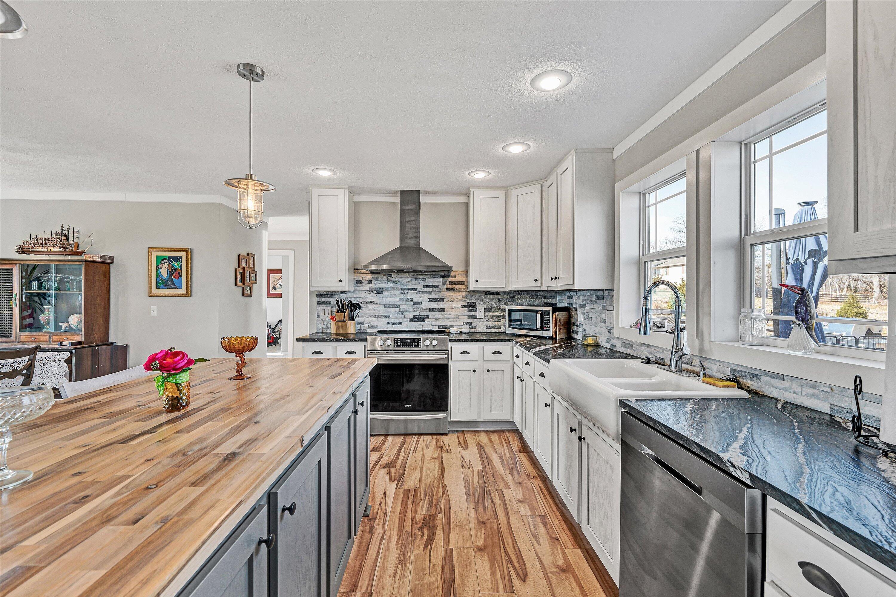 1675 Airport Road Moneta, VA 24121 - Photo 16 of 45 11-DSC00031