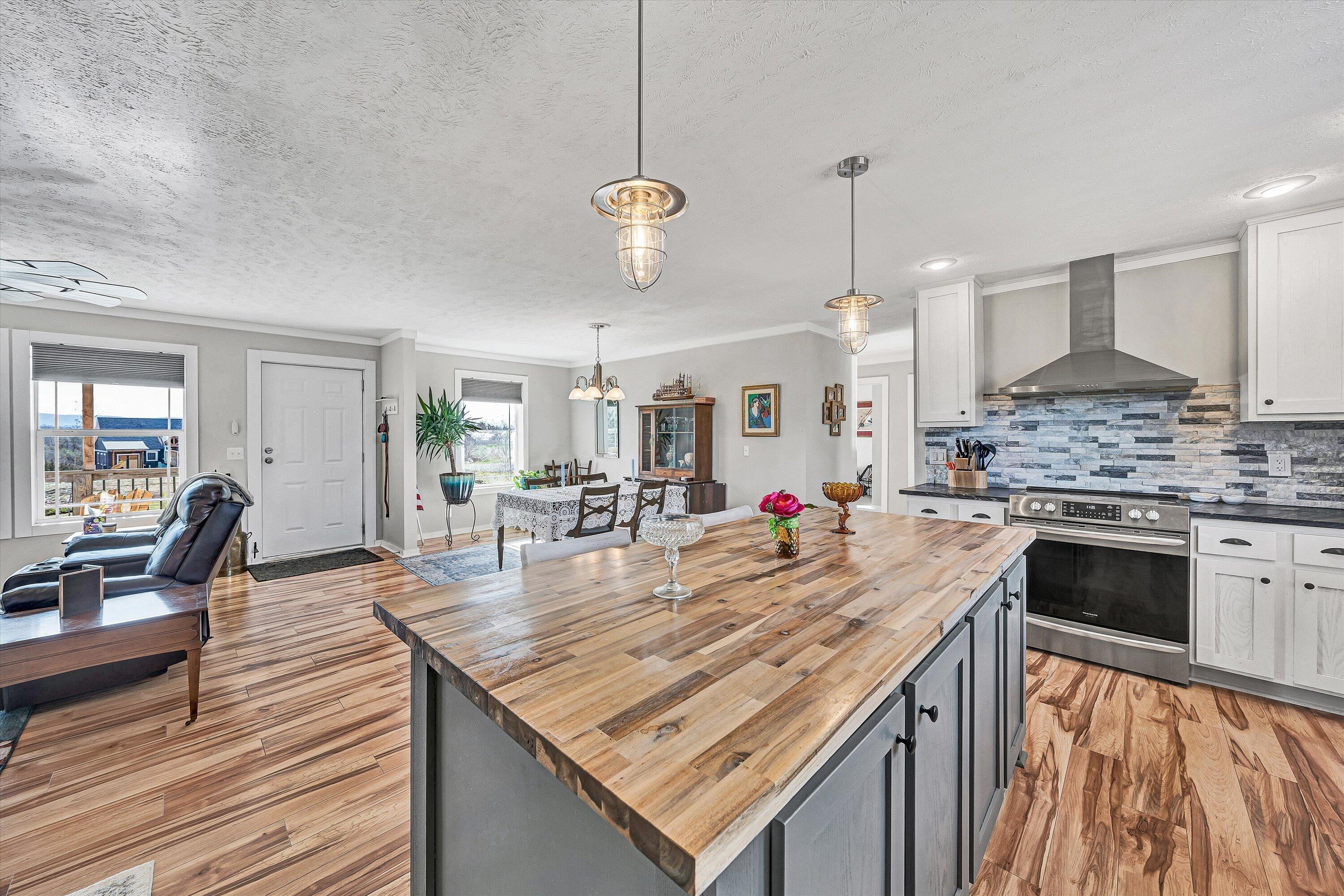 1675 Airport Road Moneta, VA 24121 - Photo 17 of 45 12-DSC00034