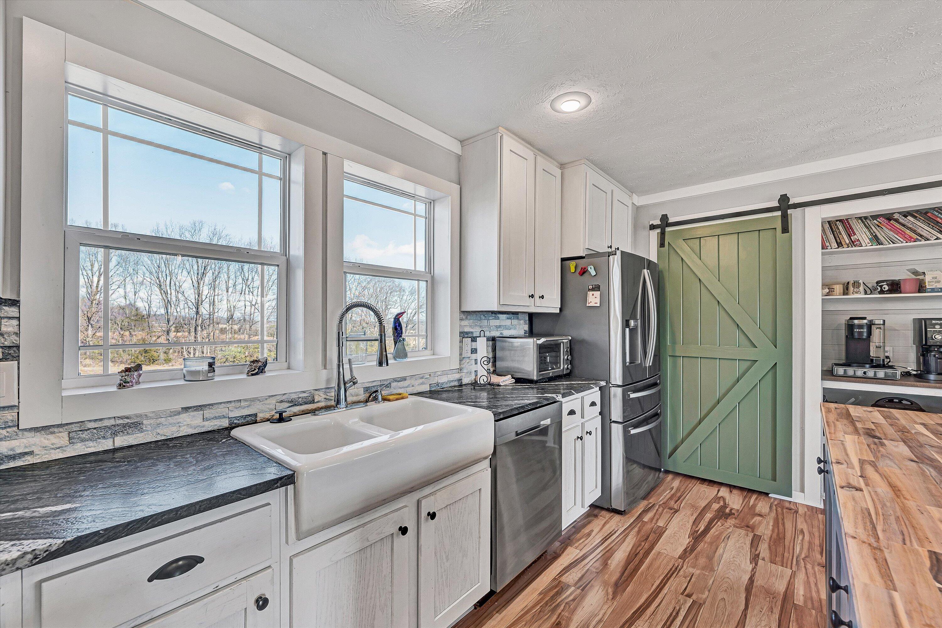 1675 Airport Road Moneta, VA 24121 - Photo 18 of 45 09-DSC00025