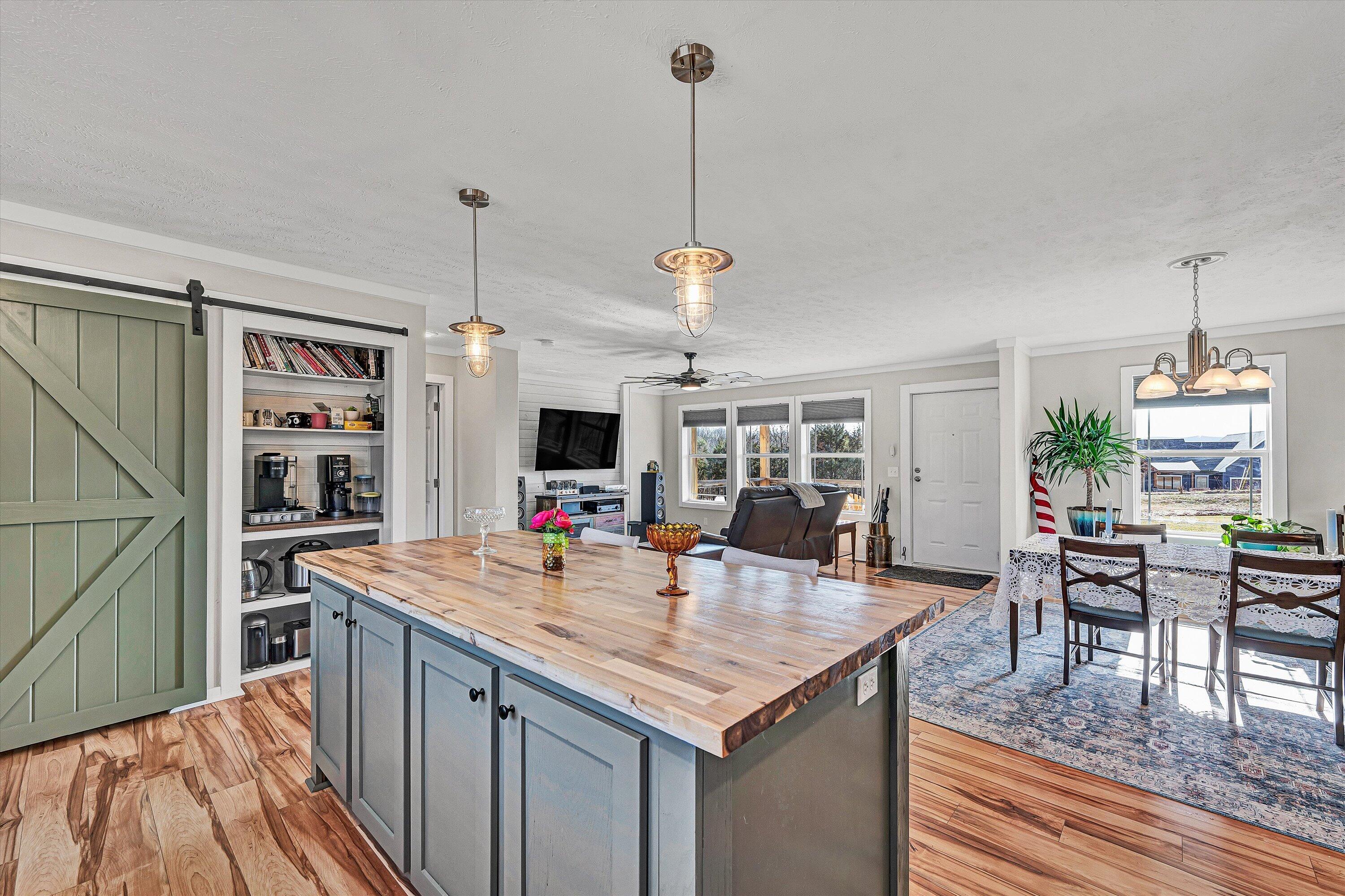 1675 Airport Road Moneta, VA 24121 - Photo 19 of 45 10-DSC00028