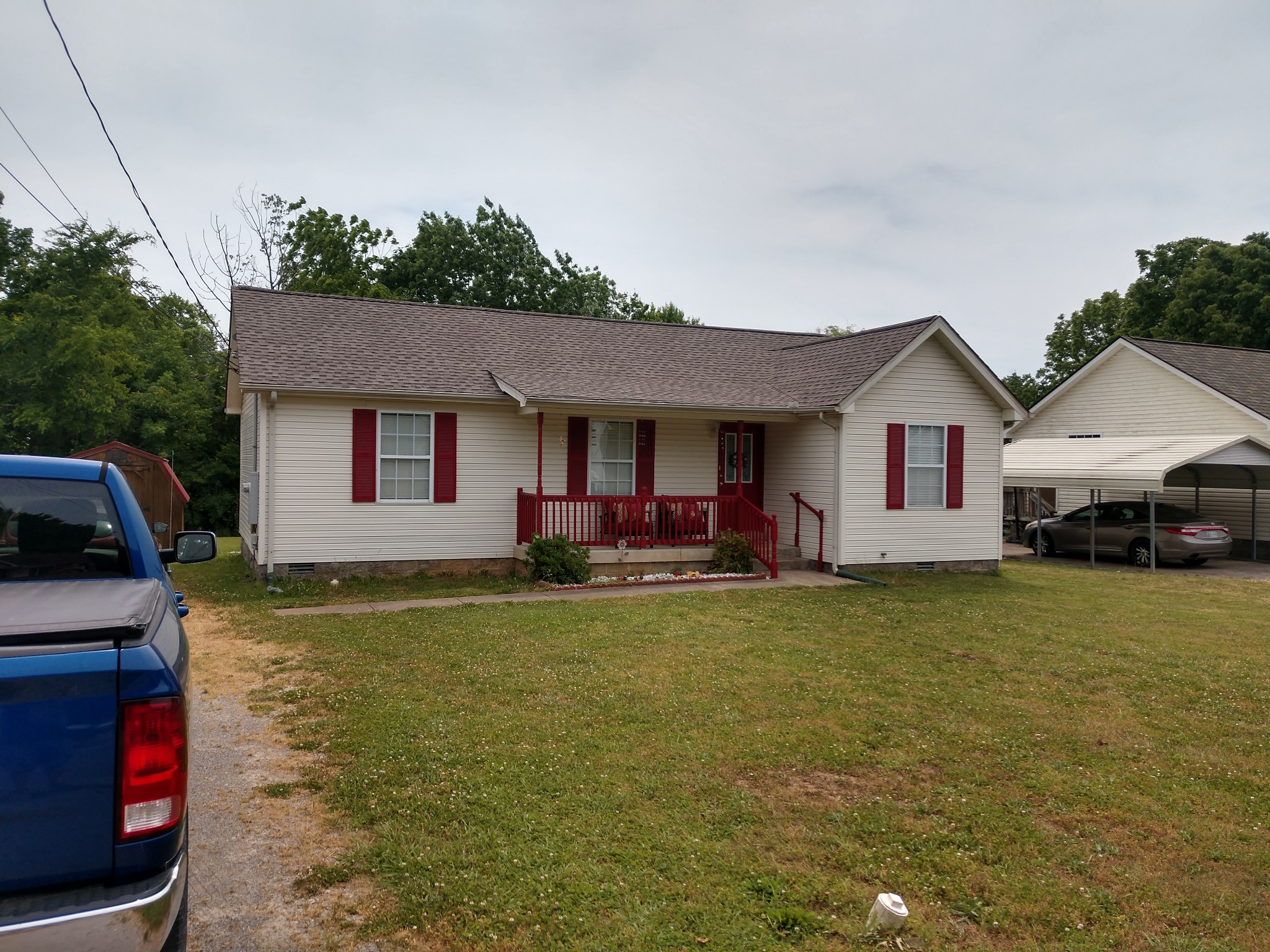 1511 Ridgemont Drive La Vergne, TN 37086 - Photo 3 of 18 a front view of a house with a garden