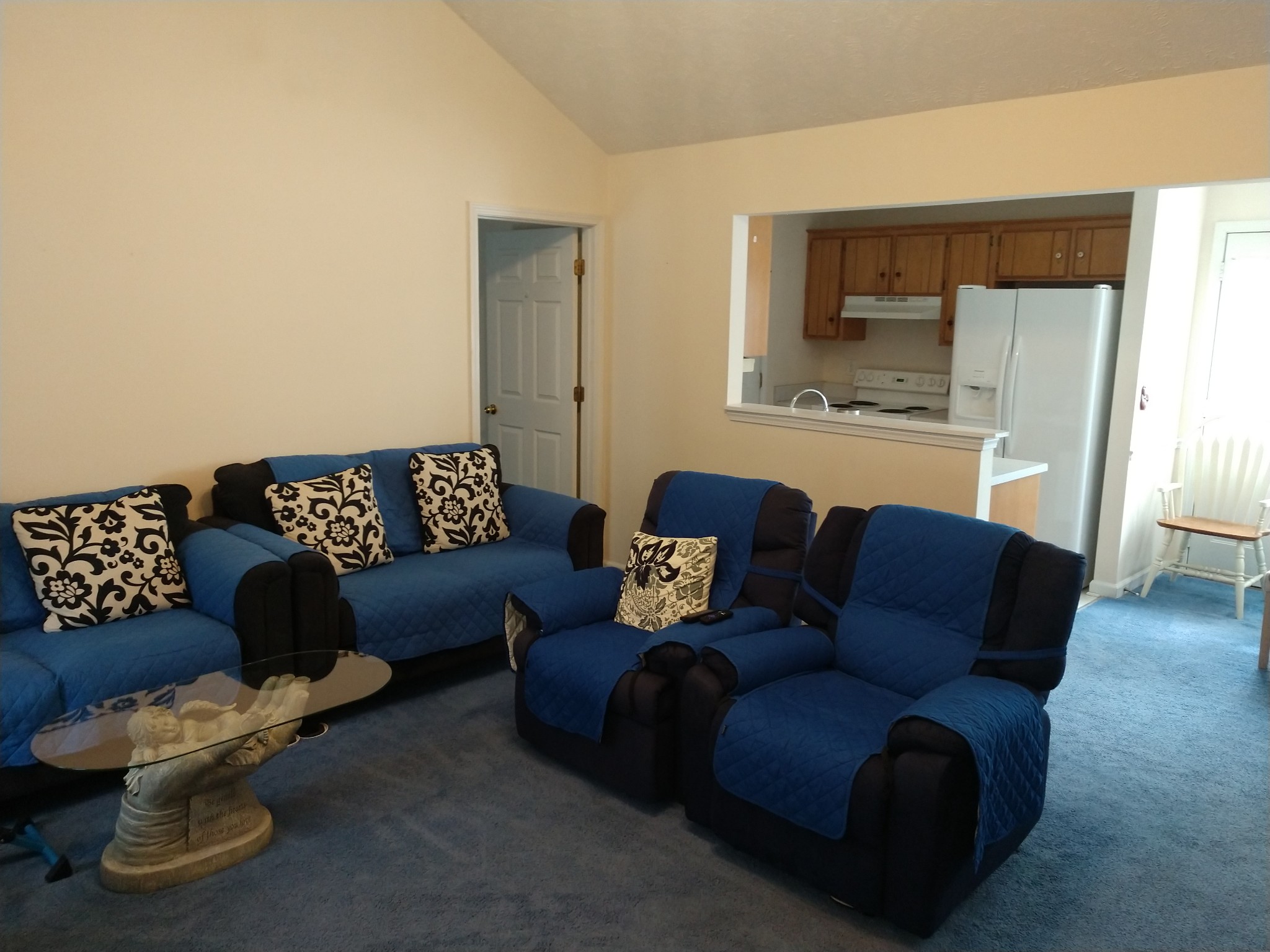 1511 Ridgemont Drive La Vergne, TN 37086 - Photo 10 of 18 a living room with furniture and a couch