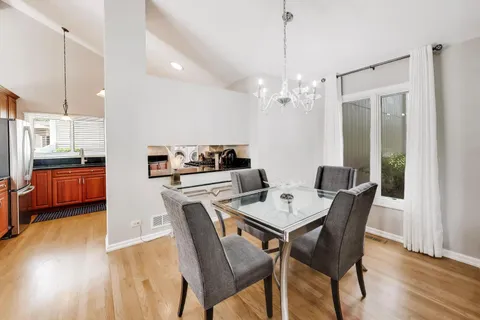 $675,000 | 611 West Whiting Lane, Arlington Heights, IL 60004