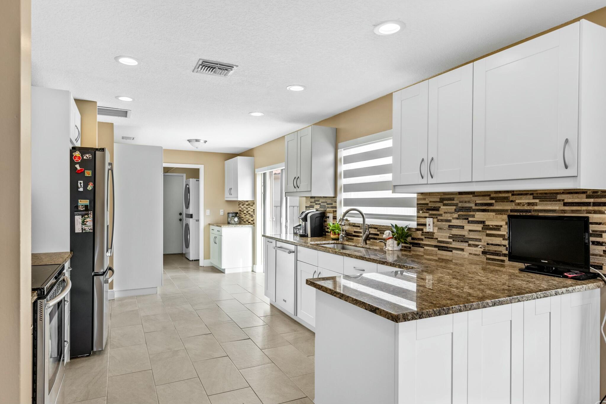 19931 Oslo Court Boca Raton, FL 33434 - Photo 4 of 40 Kitchen View Including Laundry Area