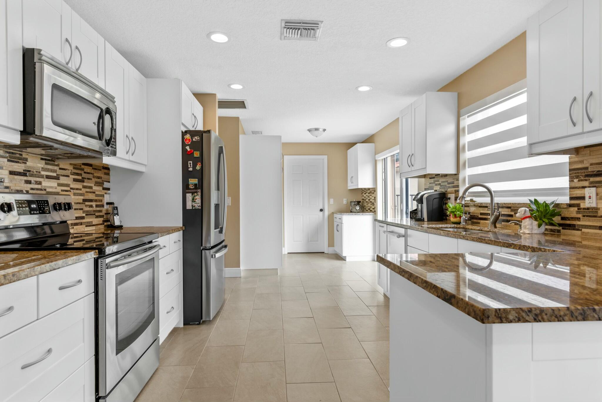 19931 Oslo Court Boca Raton, FL 33434 - Photo 5 of 40 Kitchen View from Dining Area