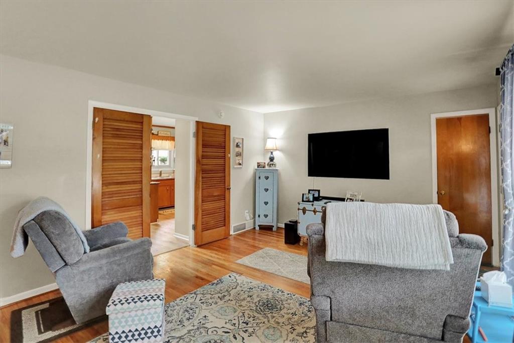935 Burbank Road Indianapolis, IN 46219 - Photo 9 of 40 Gallery Image 9
