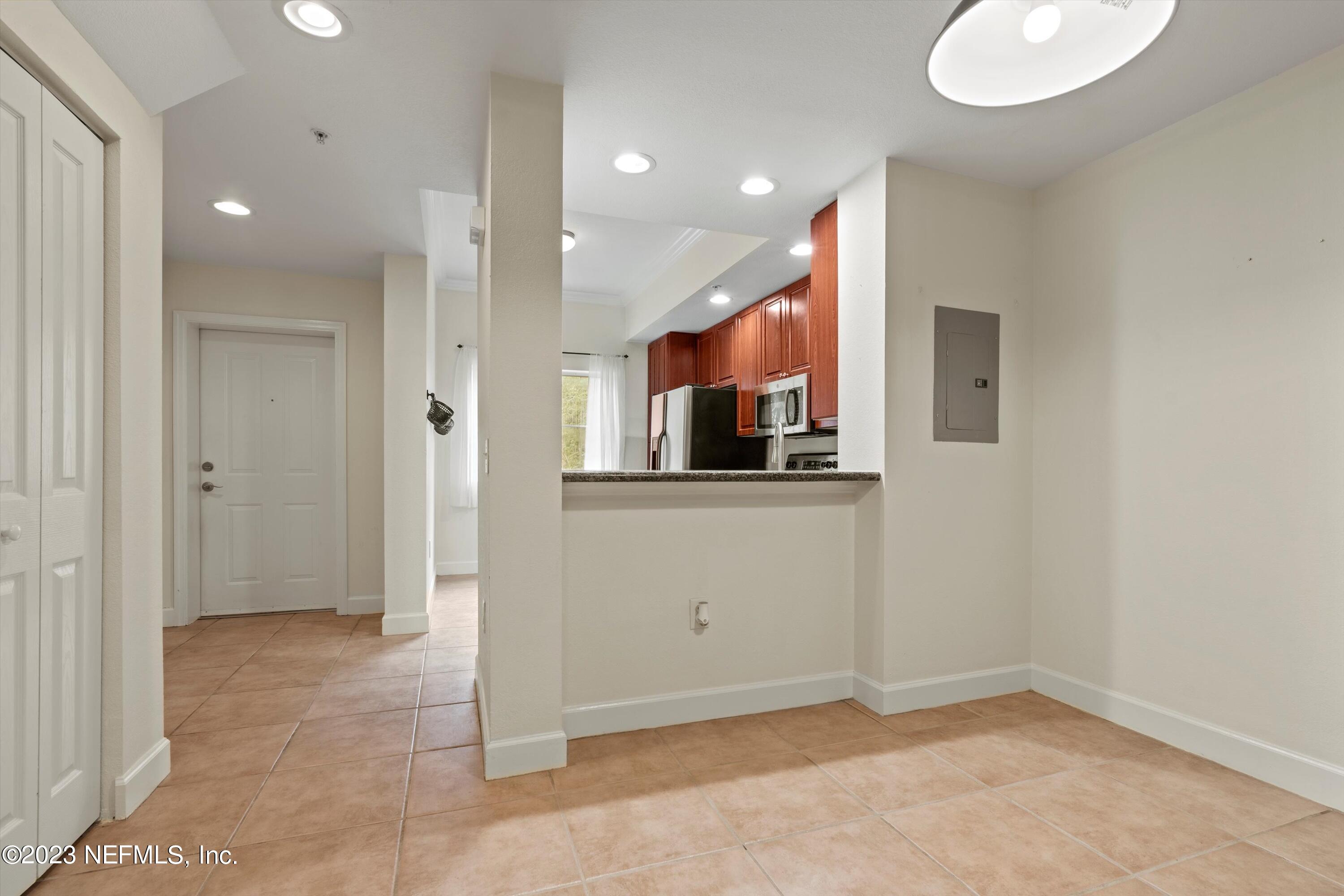 9745 Touchton Road, Unit 1322 Jacksonville, FL 32246 - Photo 8 of 25 08-Dining Area