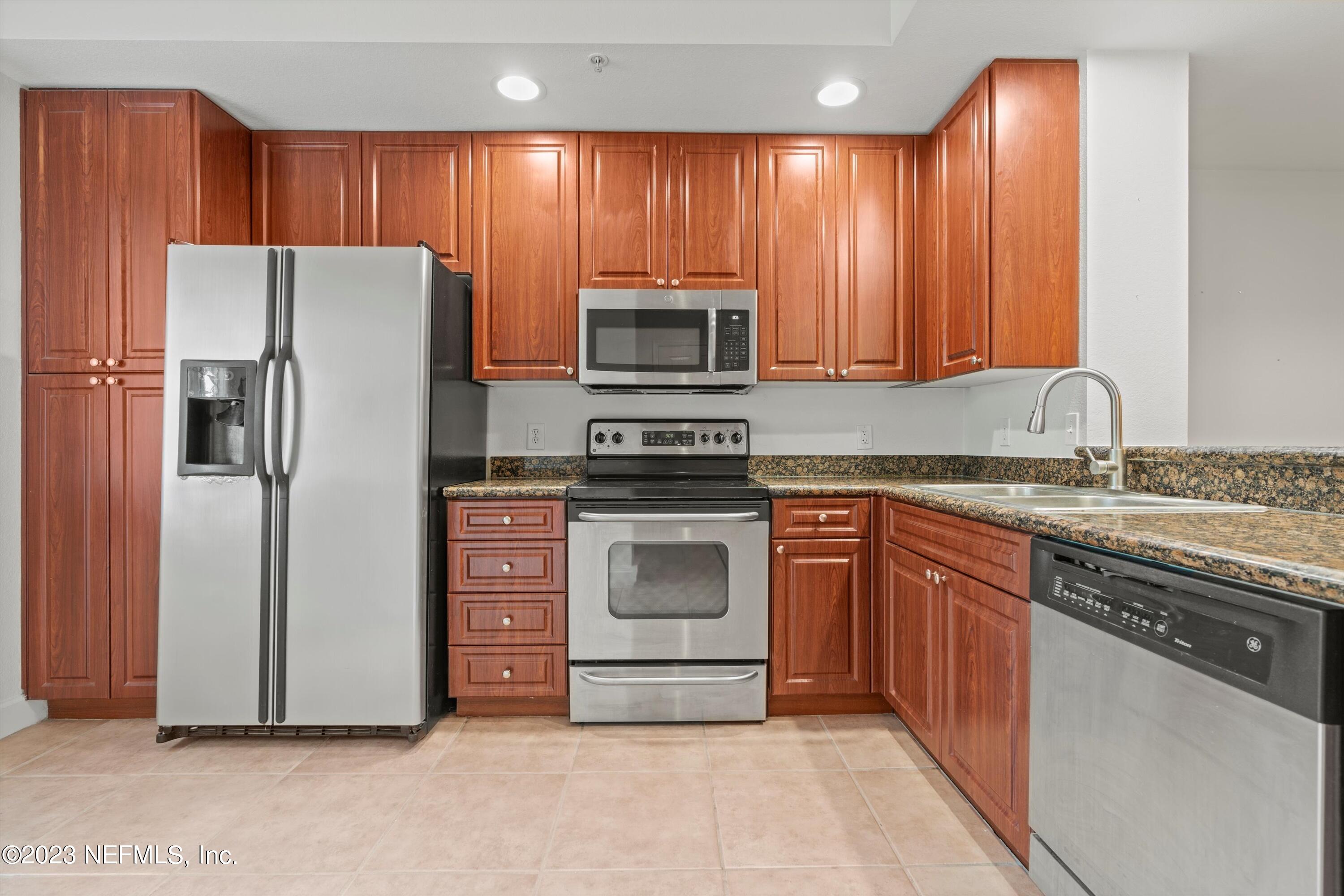 9745 Touchton Road, Unit 1322 Jacksonville, FL 32246 - Photo 9 of 25 09-Kitchen