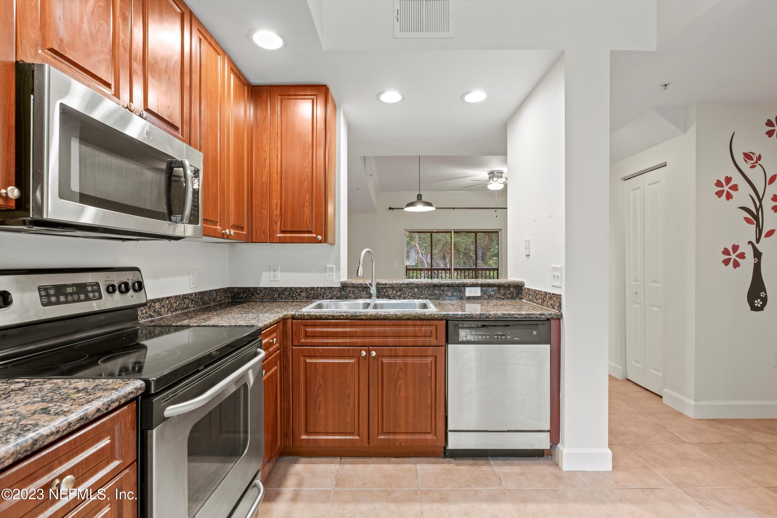 9745 Touchton Road, Unit 1322 Jacksonville, FL 32246 - Photo 10 of 25 10-Kitchen