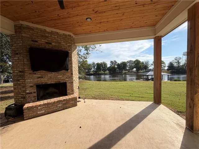 $579,500 | 375 Robert Lacaze Road, Natchez, LA 71456