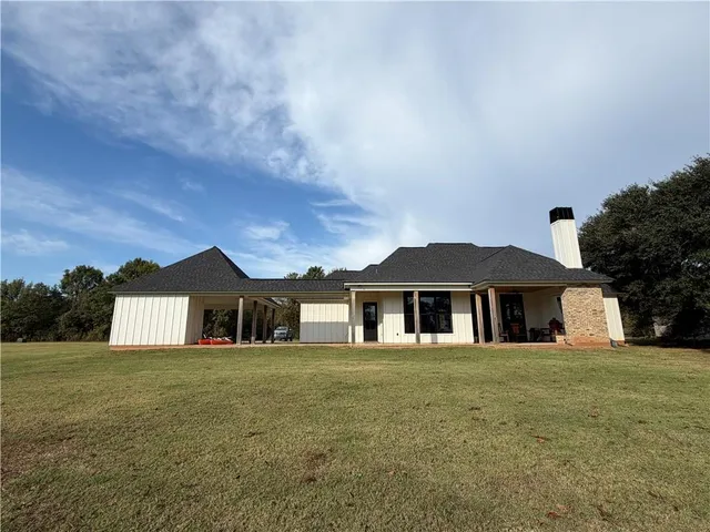 $579,500 | 375 Robert Lacaze Road, Natchez, LA 71456