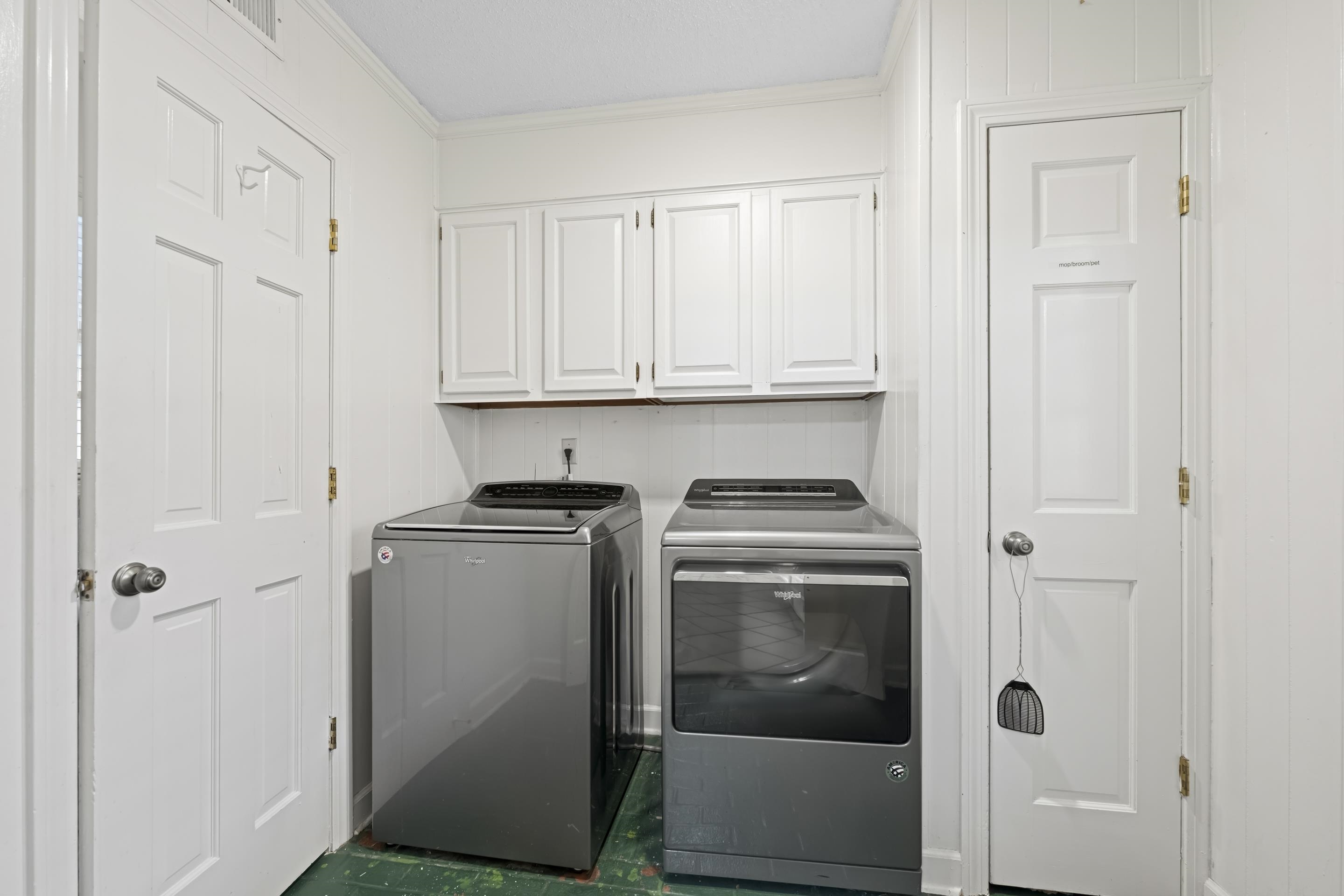 1316 Kirby Road Memphis, TN 38120 - Photo 12 of 30 a stove top oven sitting inside of a kitchen