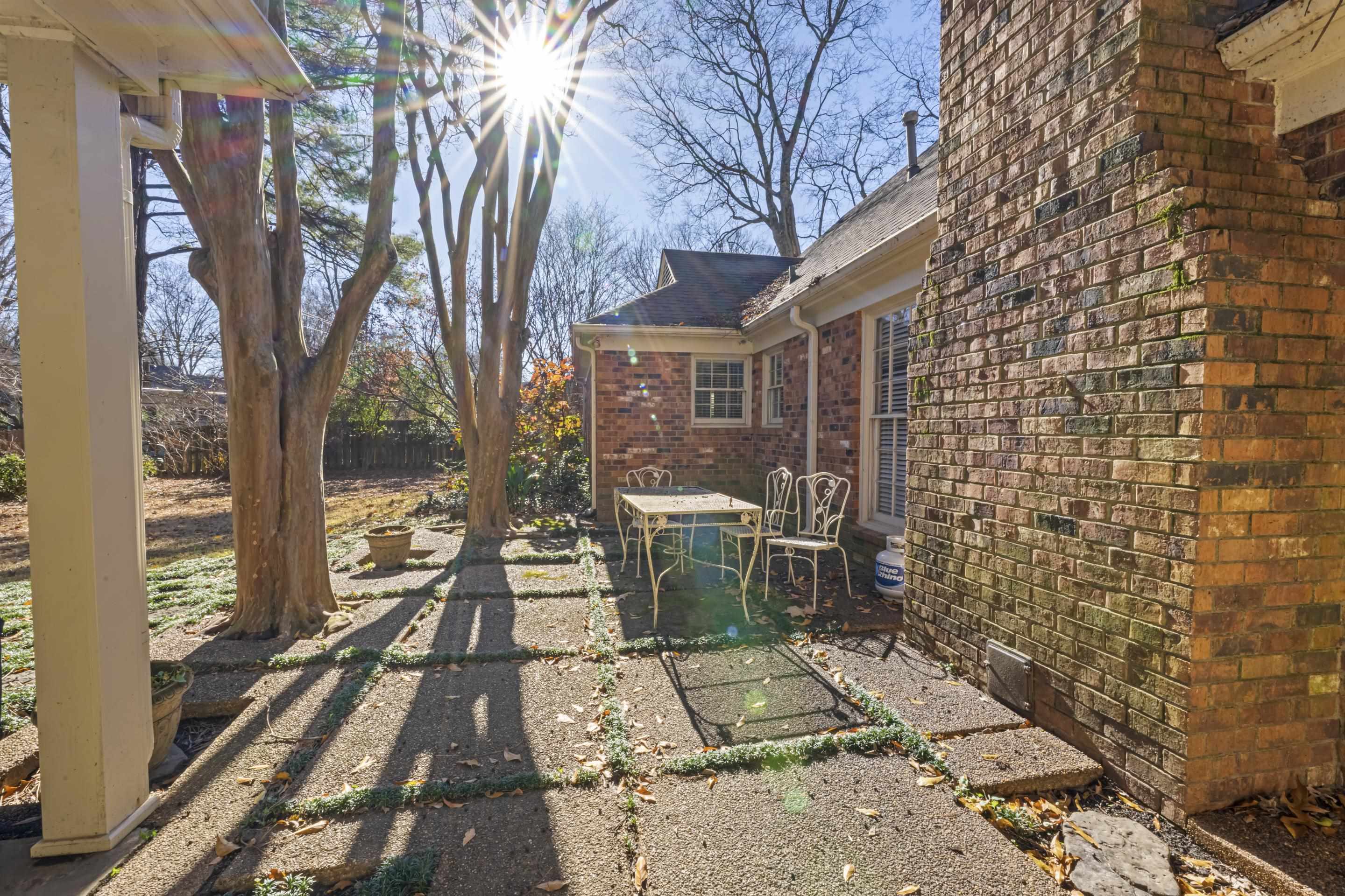 1316 Kirby Road Memphis, TN 38120 - Photo 29 of 30 a view of a patio with chair and tables