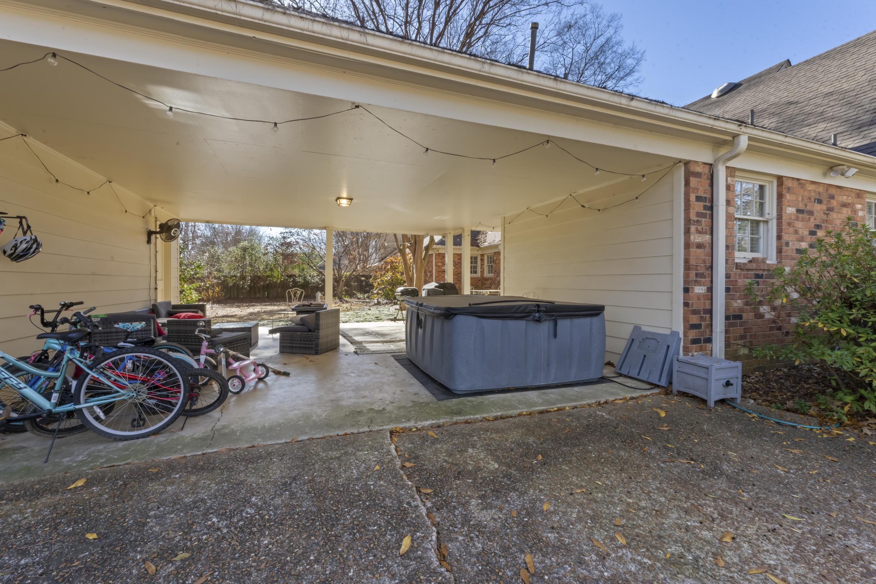 1316 Kirby Road Memphis, TN 38120 - Photo 30 of 30 a view of a patio with table and chairs