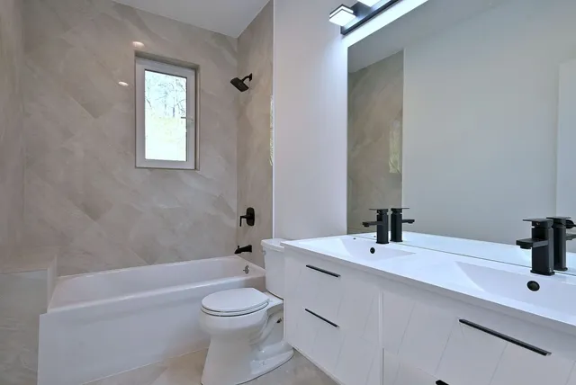 $1,250,000 | 615 Harper Drive, Algonquin, IL 60102