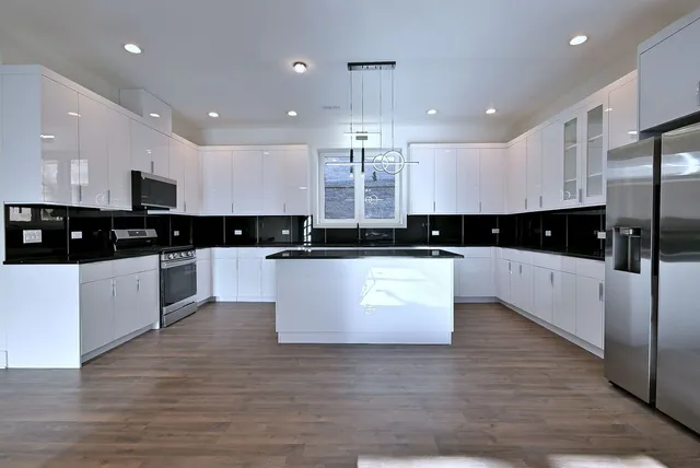 $1,250,000 | 615 Harper Drive, Algonquin, IL 60102