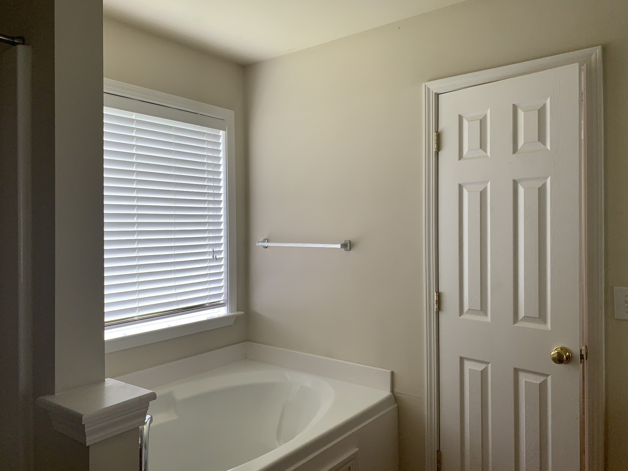 1036 Persimmon Drive Spring Hill, TN 37174 - Photo 8 of 12 a bathroom with a bathtub