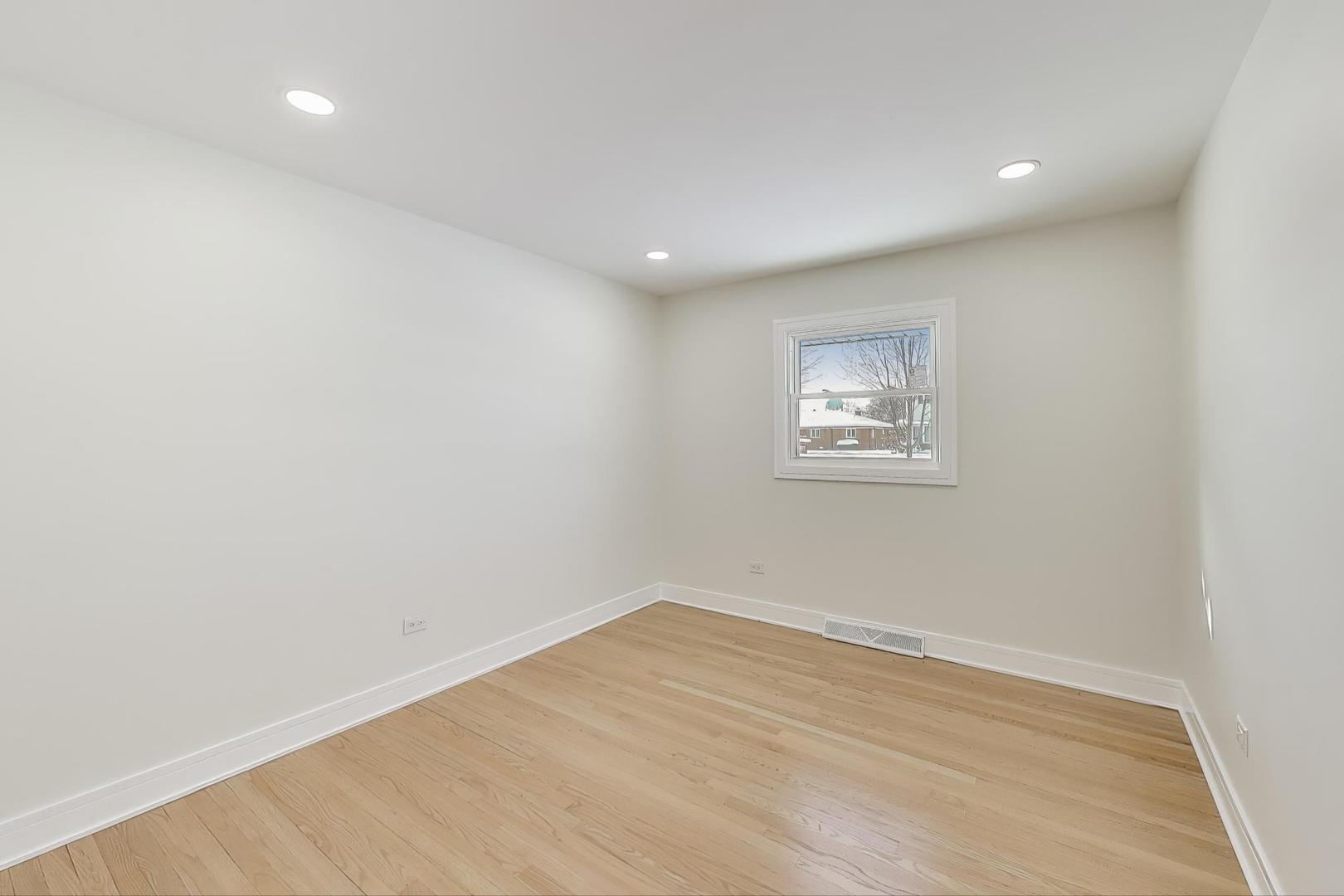 623 North Benton Street Palatine, IL 60067 - Photo 15 of 27 wooden floor in a room