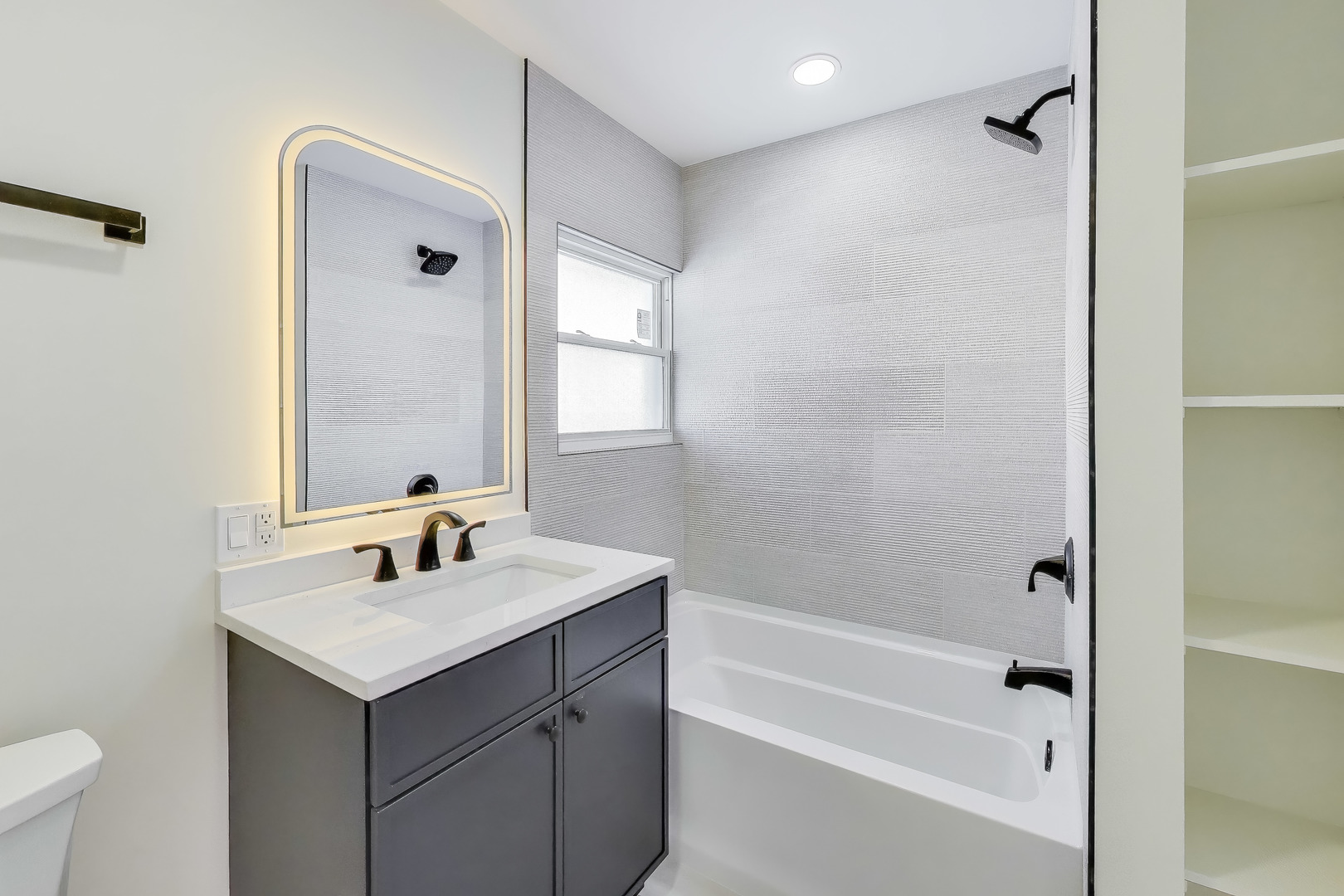 623 North Benton Street Palatine, IL 60067 - Photo 7 of 27 a bathroom with a sink and a bathtub with a mirror
