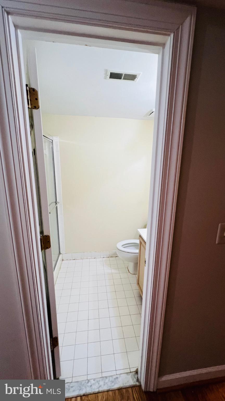8035 Trevor Place Vienna, VA 22182 - Photo 11 of 48 a view of bathroom