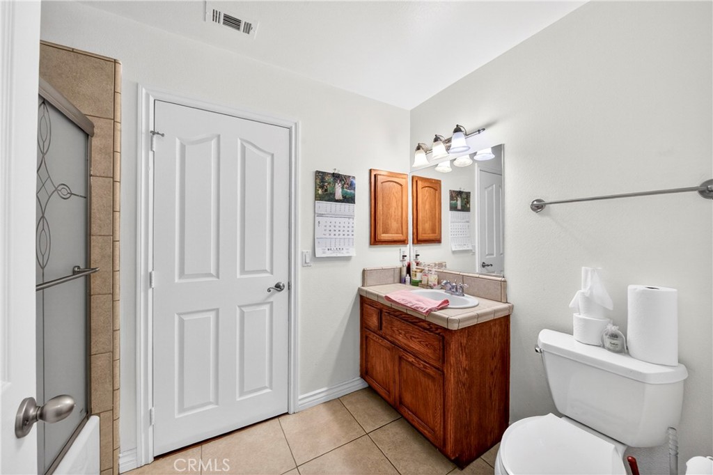 9562 Cambria Road Phelan, CA 92371 - Photo 38 of 55 2nd bathroom