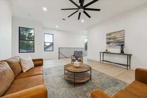 $925,000 | 614 Eleanor Street, Houston, TX 77009