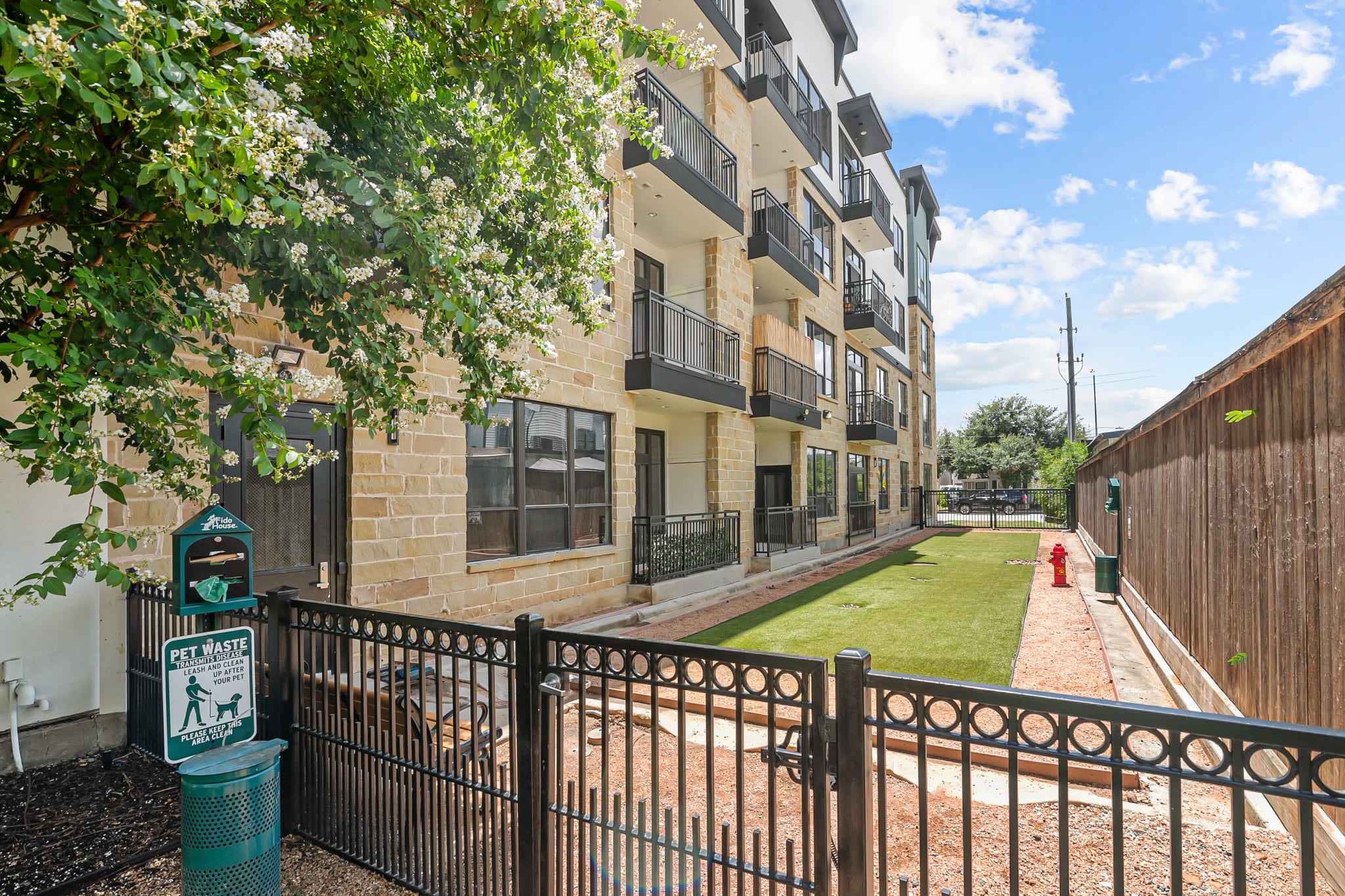 1616 West Dallas Street, Unit 449 Houston, TX 77019 - Photo 19 of 21 Gallery Image 19