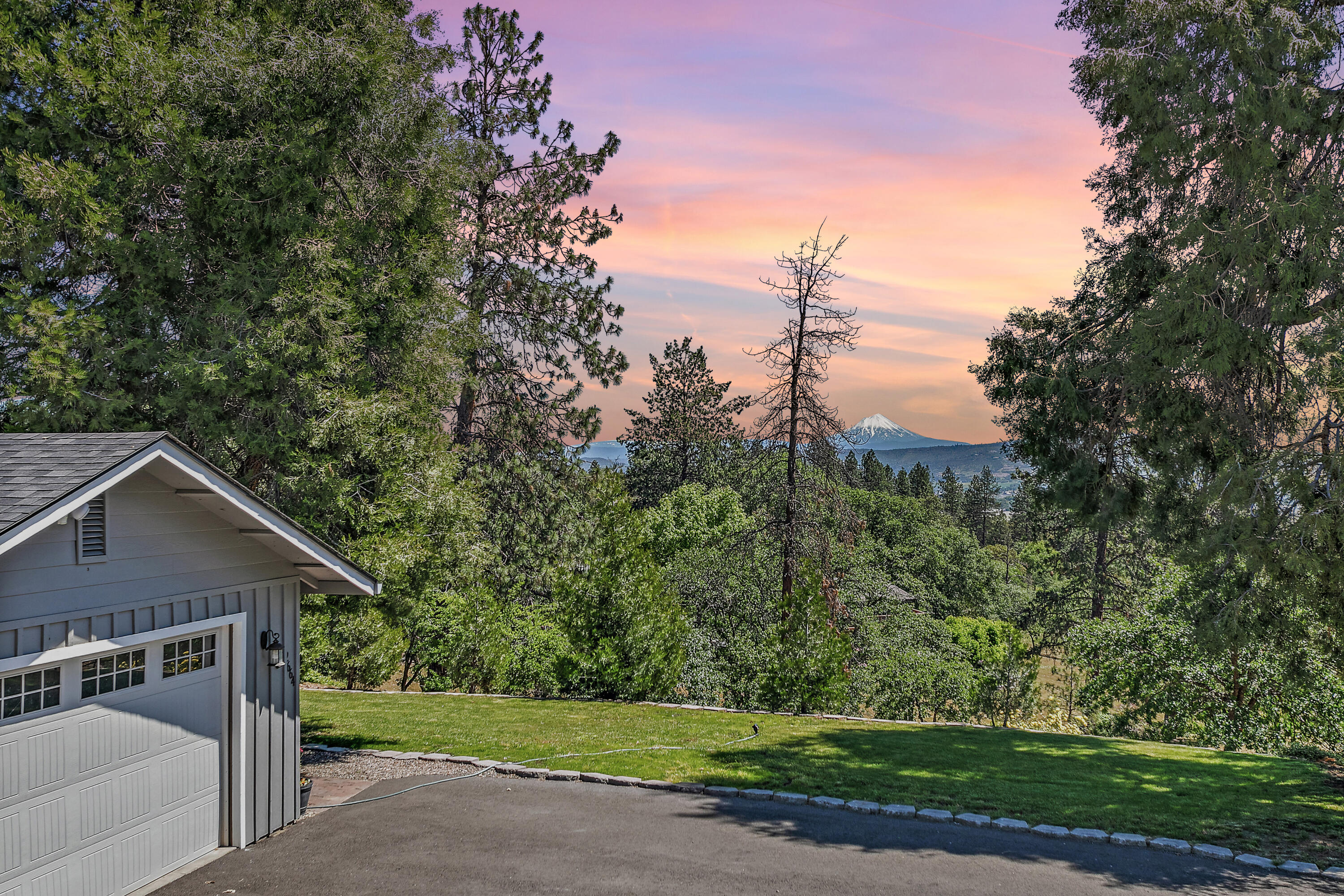 2664 Old Military Road Central Point, OR 97502 - Photo 31 of 33 32