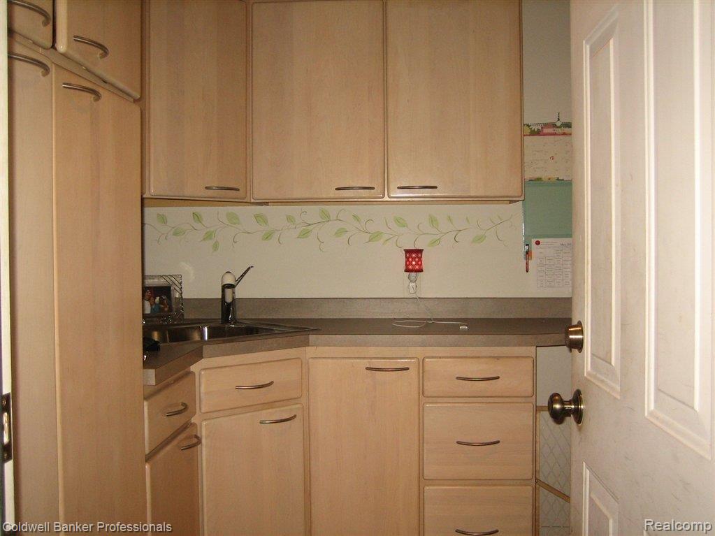 2460 Eaton Gate Road Lake Orion, MI 48360 - Photo 8 of 24 Butler's Pantry.JPG