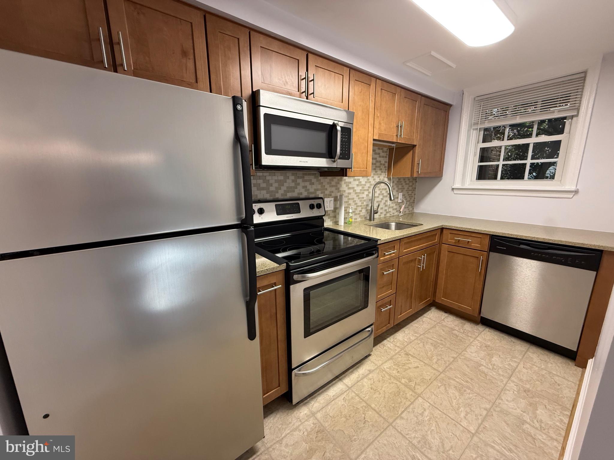 2902 13th Road South, Unit 4021 Arlington, VA 22204 - Photo 5 of 14 Modern kitchen with sleek finishes.